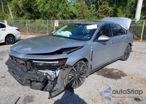 2024 Honda Accord Hybrid Touring z USA, uszkodzony, nr VIN 1HGCY2F89RA044893